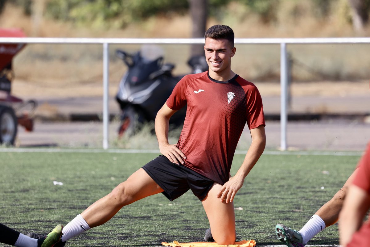 🏋🏻‍♂️ Trabajo de fuerza 💪🏻 en campo previo a la entrada en juego del balón⚽️

#CórdobaB | #TerceraRFEF