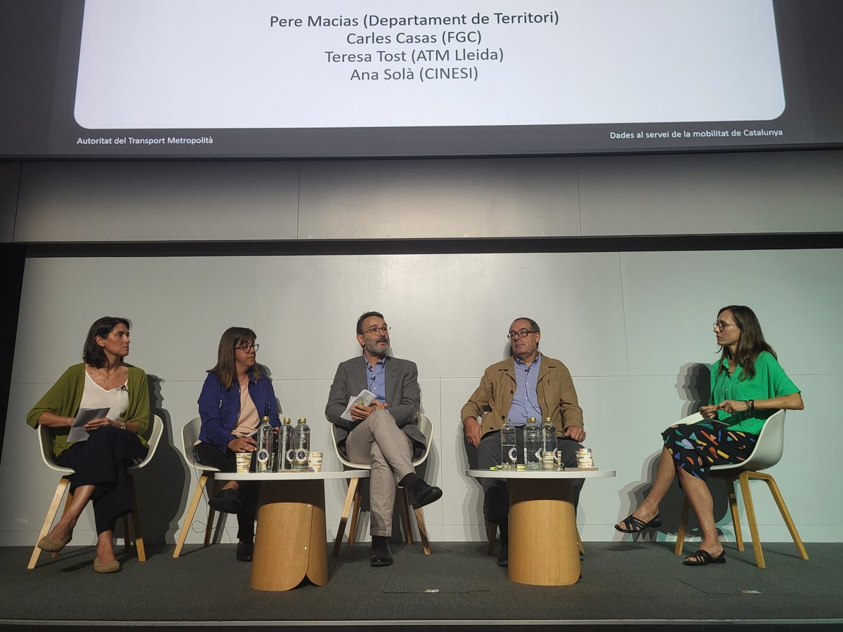 📸 El director de Planificació Estratègica i ASG de #Ferrocarrils, Carles Casas, ha participat avui a una taula rodona sobre dades de mobilitat a la Jornada #MobiliDada24 d'<a href="/ATMbcn/">Autoritat del Transport Metropolità</a> 

🗣️ "Les dades permeten donar respostes a temps real i planificar mirant tendències de fons" #FGC