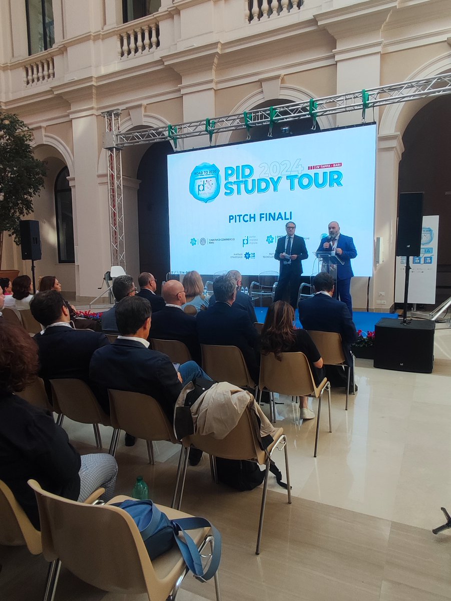 PID_CamCom's tweet photo. #PIDStudyTour BARI
Dopo i saluti del segretario generale della Camera di commercio barese, Angela Partipilo, al via la presentazione dei pitch finali elaborati dai gruppi di lavoro dei Punti Impresa Digitale
https://t.co/TaM1aytgFI https://t.co/seINrt6NW7
