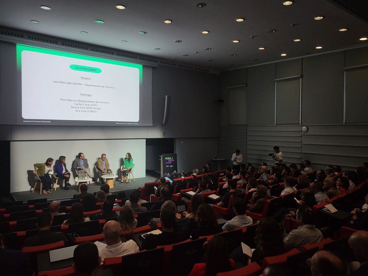 🗣️<a href="/CCEsplugas/">Carles Casas Esplugas</a> #FGC: "És important el paper neutral de l'administració per crear un espai comú i fiable per al conjunt de dades de #mobilitat per als operadors públics i privats". Ha afegit que "és fonamental que les dades siguin de qualitat i que portin a l'acció" #MobiliDada24