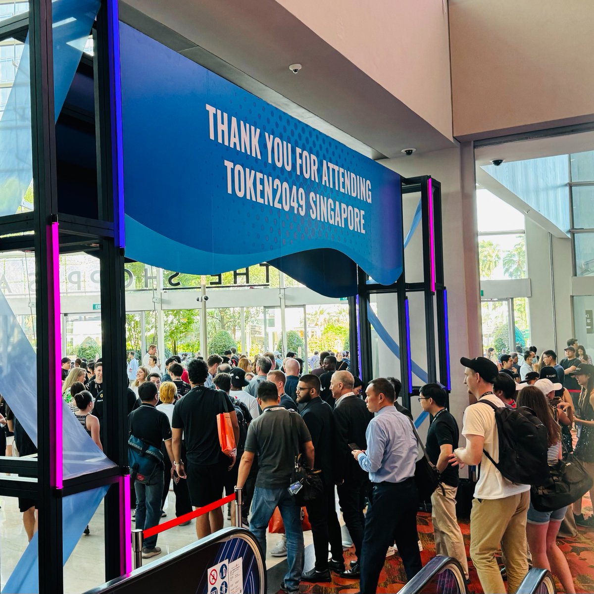 GOKU72_MEME's tweet photo. Goku’s rocking @token2049! 🚀
Meme madness and epic moments ahead—don’t miss the hype! 🌟
#GUKU #MemeCOIN #TOKEN2049 https://t.co/GFRfLw5420