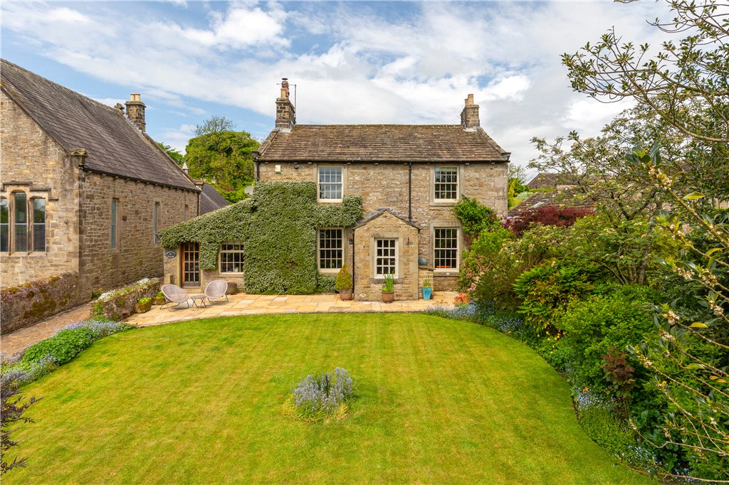 DacresYorkshire's tweet photo. 🏡 CHARACTERFUL HOME FOR SALE 📍 Hetton, Skipton, BD23
A much admired three bedroom village home. Set amidst delightful, well-stocked gardens. Extensive driveway parking and double garage.
☎ 01756 701010 🔗 https://t.co/WIhPdpFY25
.
#3bedrooms #villagehome #characterproperty https://t.co/keZOHYWhfC