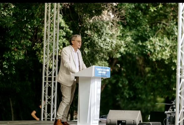 Battistini2A02's tweet photo. Je remercie chaleureusement ceux qui, après l’UDT de Reconquête, aux côtés d’Éric Zemmour et de Sarah Knafo m’ont dit, par leurs messages, leur sympathie pour mes paroles, et leur intérêt pour mon Platon et mon Alexandre parus chez #Ellipses. @Battistini2A02 https://t.co/GxlfpeG0BJ