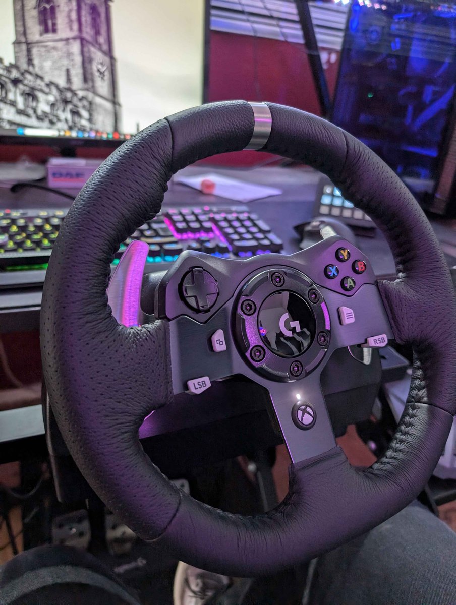 AzraelsGaming's tweet photo. #AD #gifted #LOGIPLAY 

What a gift to open up after a crazy event yesterday!

Thankyou so much to @LogitechGUK for sending this rather nifty G920 wheel! 

Love how it feels, was supper easy to setup (when i actually switch it on! 

get yours here:
https://t.co/AF558YpJi5 https://t.co/rzlcrevyq8