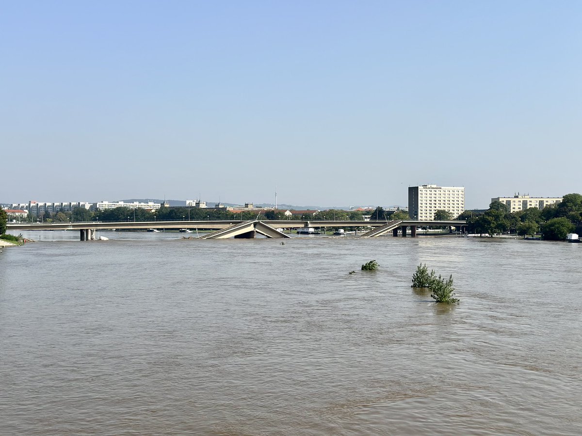Gruen_WGuenther's tweet photo. Hochwasser im Dezember, Mai und aktuell schon wieder. Extremwetter werden immer häufiger und heftiger. Wir haben gehandelt: Wir haben Flüssen mehr Raum gegeben und den Klimaschutz vorangebracht. Steht eigentlich schon fest, wer sich in einer neuen Landesregierung darum kümmert? https://t.co/MfFv3Sm1Ma