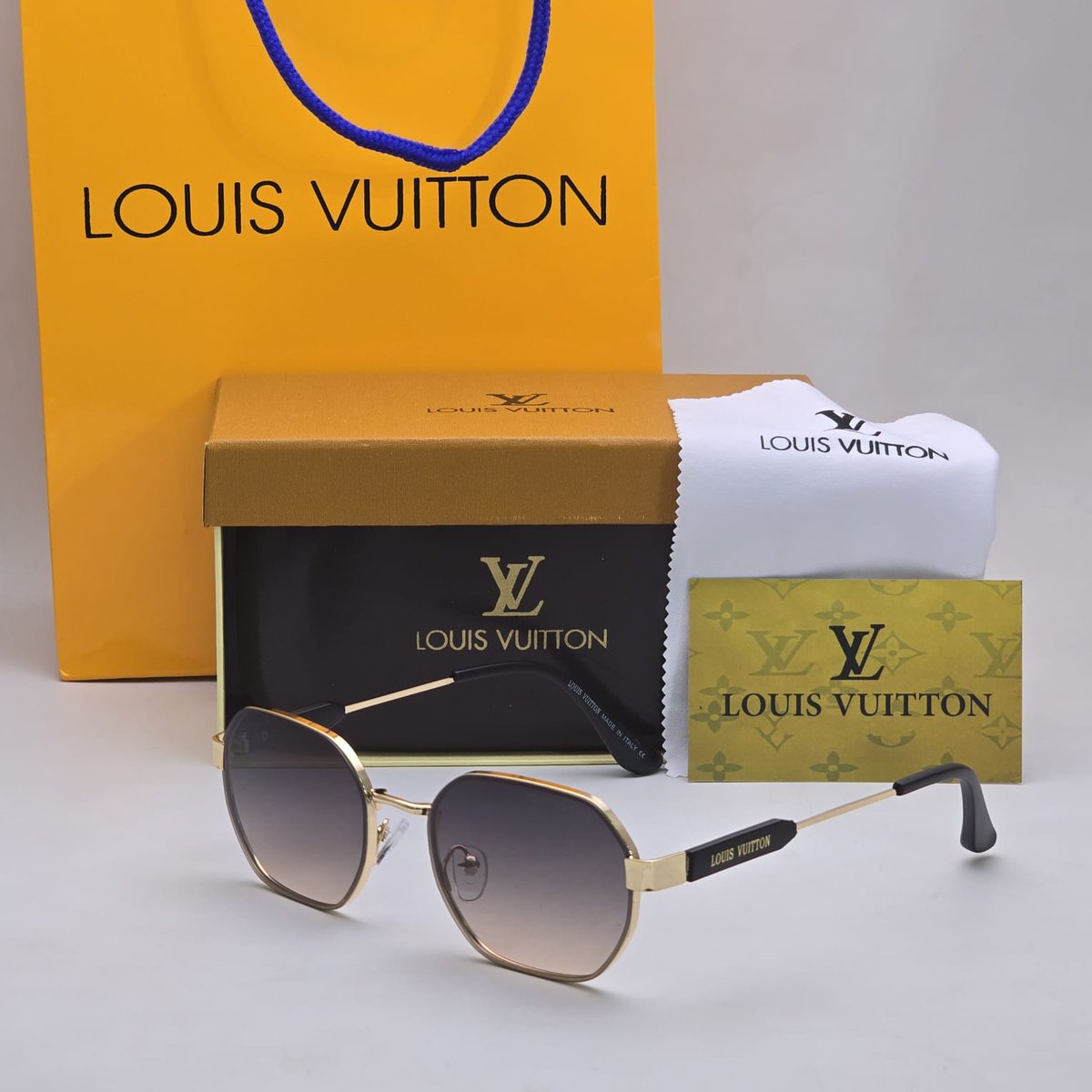 نظارات ماركة اعلى جوده وكوالتي  
مع جميع ملحقات  الماركة
كرت علبة منديل كيس 🎁💳🛍️
السعر  100 ريال فقط 🌹
صدق!!!
والشحن من الرياض🚛
توصيل داخل الرياض ودفع وقت الاستلام 👍
للطلب Wa.me/966580910860