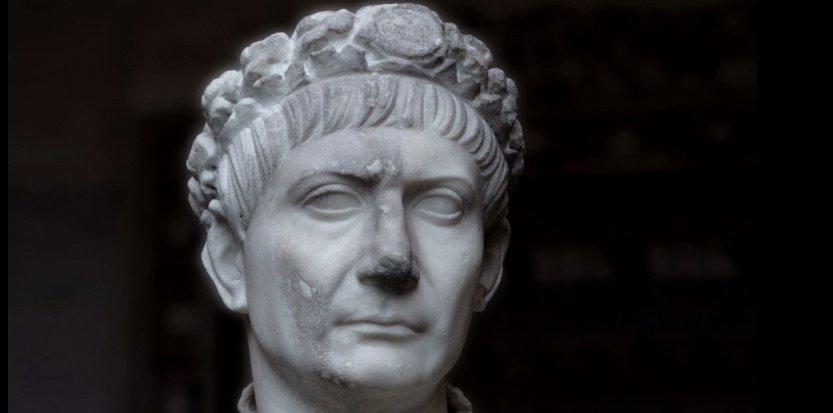 antigua_roma's tweet photo. Hoy en el año 53 nació en Italica Marco Ulpio Trajano, primer emperador de Roma nacido en el seno de una familia provincial. Llegó a la púrpura por méritos militares conseguidos bajo el auspicio de Domiciano y por la presión que los senadores de la Baetica ejercían en la Curia. https://t.co/4O4HWhxPG1