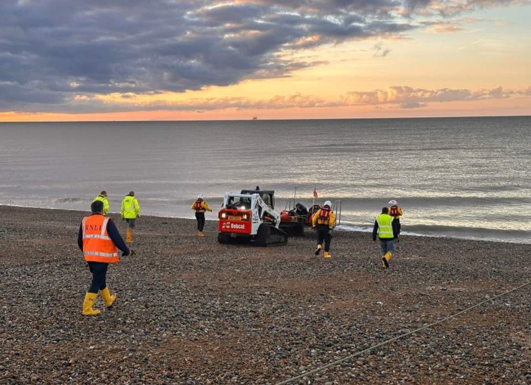 📟Shout 125📟
Our ILB was paged at 6.45am Tues &amp; requested to assist a casualty with a leg injury to the west of Eastbourne.
As they were about to launch they were stood down as local coastguard rescue teams were able to get them to a place where assistance could be given.
#RNLI