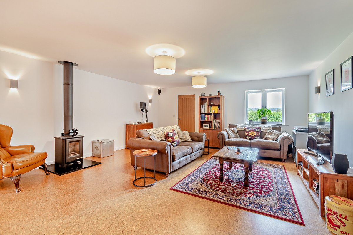 NEW RESIDENTIAL INSTRUCTION⭐
🏡Kelvin View, Ashton Lane, Ashton, Chester
🛏️Three bedroom
🛁Two bathrooms
🌳In the picturesque village of Ashton Hayes
📏Circa 2000sqft
🌷Large garden, patio and outside bar
🔹£550,000

☎️01244 408288

#LegatOwen #Ashton #CheshireProperty