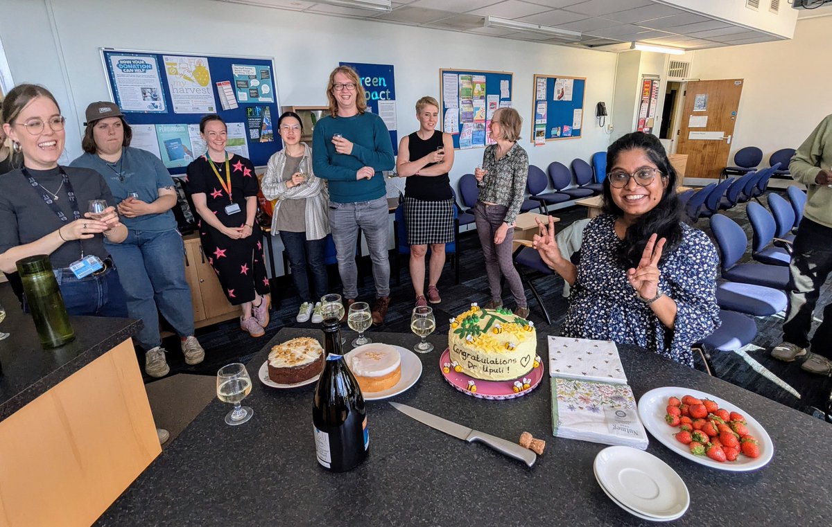 Huge congratulations to <a href="/PPS_UoS/">Plants, Photosynthesis and Soil</a> and <a href="/granthamcsf/">Grantham Centre</a> scholar Upuli <a href="/upzitupzi/">Upuli Wickramaarachchi</a> who successfully defended her outstanding PhD thesis yesterday!!! 🐝🐝🐝🎉    Many thanks to examiners Phil Stevenson <a href="/chickpeaman/">Phil Stevenson</a> from @KewScience and <a href="/NicolaNadeau/">Nicola Nadeau</a> from <a href="/EEB_Sheffield/">Ecology and Evolutionary Biology</a>!