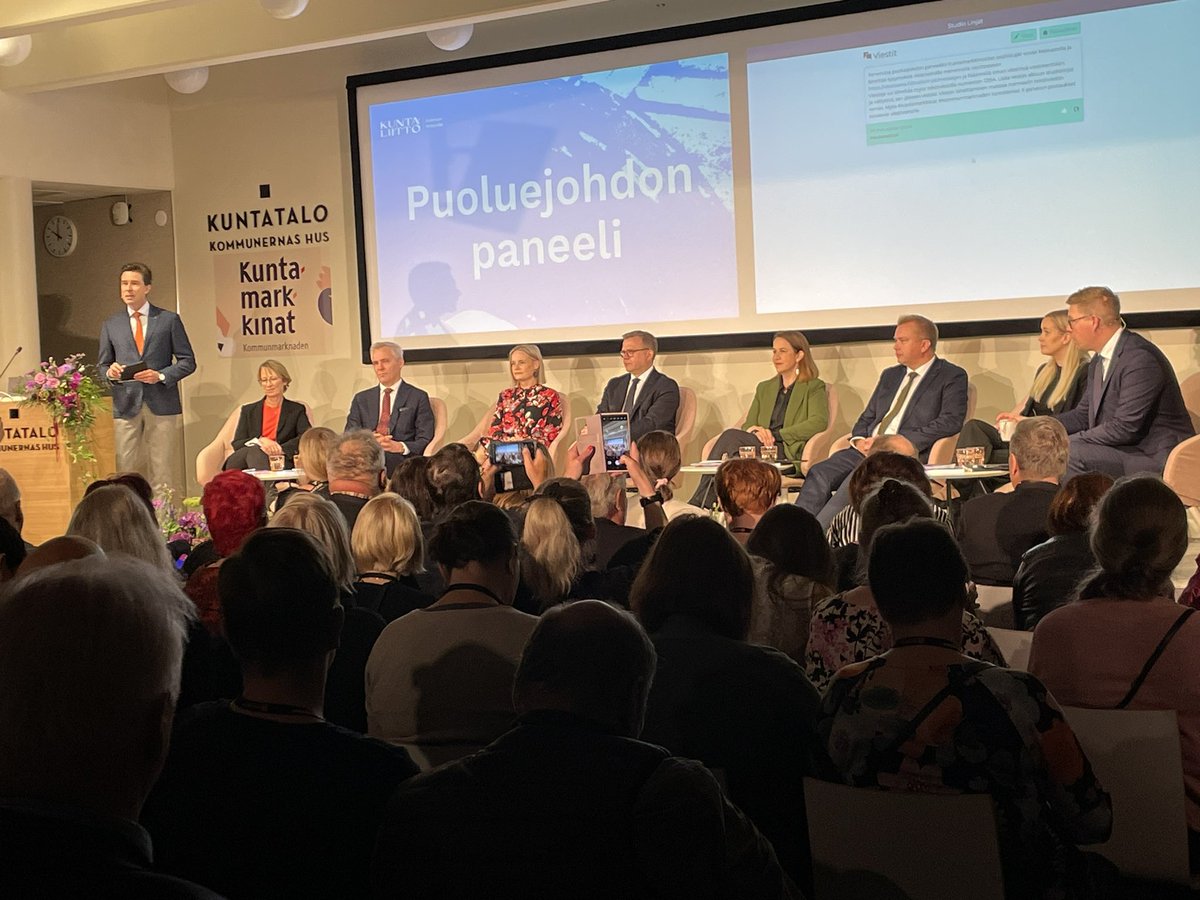 Tänään ja huomenna #kuntamarkkinat. Päivät on hyvä aloittaa puolueiden puheenjohtajapaneelilla. <a href="/Kuntaliitto/">Kuntaliitto | Kommunförbundet</a> toimitusjohtaja <a href="/MinnaKarhunen/">Minna Karhunen</a> avasi keskustelun.