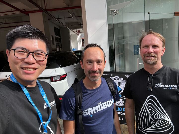 ForjOfficial's tweet photo. Web3 vibes rocked SG at @token2049! 🔥

Our CEO, @harry_forj, and our COO had a blast at @animocabrands Portfolio Day, connecting with over 400 glass chewers building the space. 💪

Great catching up with amazing folks like @borgetsebastien and @whatslukedoing! ❤️‍🔥 https://t.co/CT0wE2PEUn
