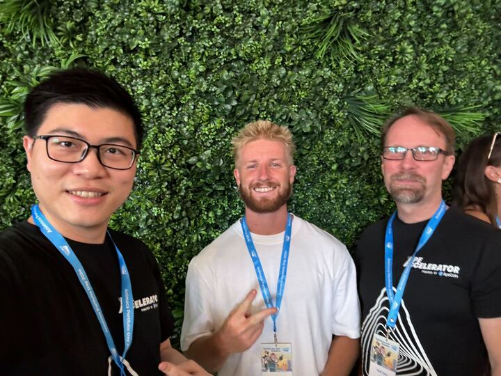 ForjOfficial's tweet photo. Web3 vibes rocked SG at @token2049! 🔥

Our CEO, @harry_forj, and our COO had a blast at @animocabrands Portfolio Day, connecting with over 400 glass chewers building the space. 💪

Great catching up with amazing folks like @borgetsebastien and @whatslukedoing! ❤️‍🔥 https://t.co/CT0wE2PEUn