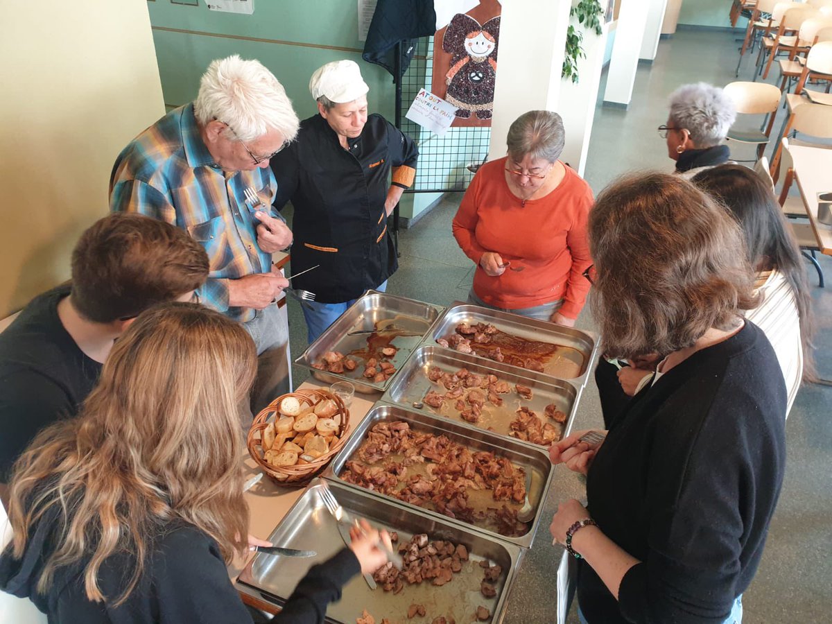 Matinée dégustation test  du poulet qui sera servi au restaurant scolaire dans les deux prochaines années !
<a href="/acstrasbourg/">Académie Strasbourg</a>