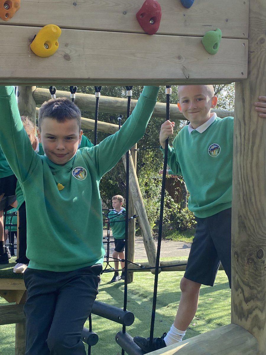 CwrtRawlinprim's tweet image. A HUGE thank you to @CwrtRawlinPTA for leading the funding for this amazing new playground! Thank you @CwrtRawlinprim parents, grandparents, friends, businesses and past pupils for supporting us and giving so generously of your money 🙏 #letthefunbegin 👏👏🌟