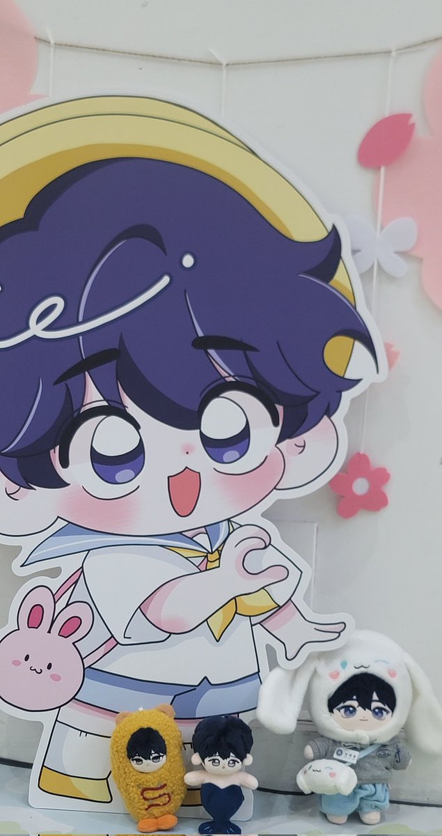 스텝준들이 컨셉이 매우 충실하셨던 ㅋㅋ 유치원!
줄서있는데 진짜 너무너무 더워서 녹아내리고있었눈데 걱정해주시면서 물도 주시고 계속 챙겨주셨던,,😭💙
럭드는 3럭드 3캔뱃지🥲 예준이 생카때 나 너무 똥손이여따ㅜ
#플리눈나_오눌은_내생일이야
#예준이의_생일을_축하해 
#PLALE #YEJUN #예준