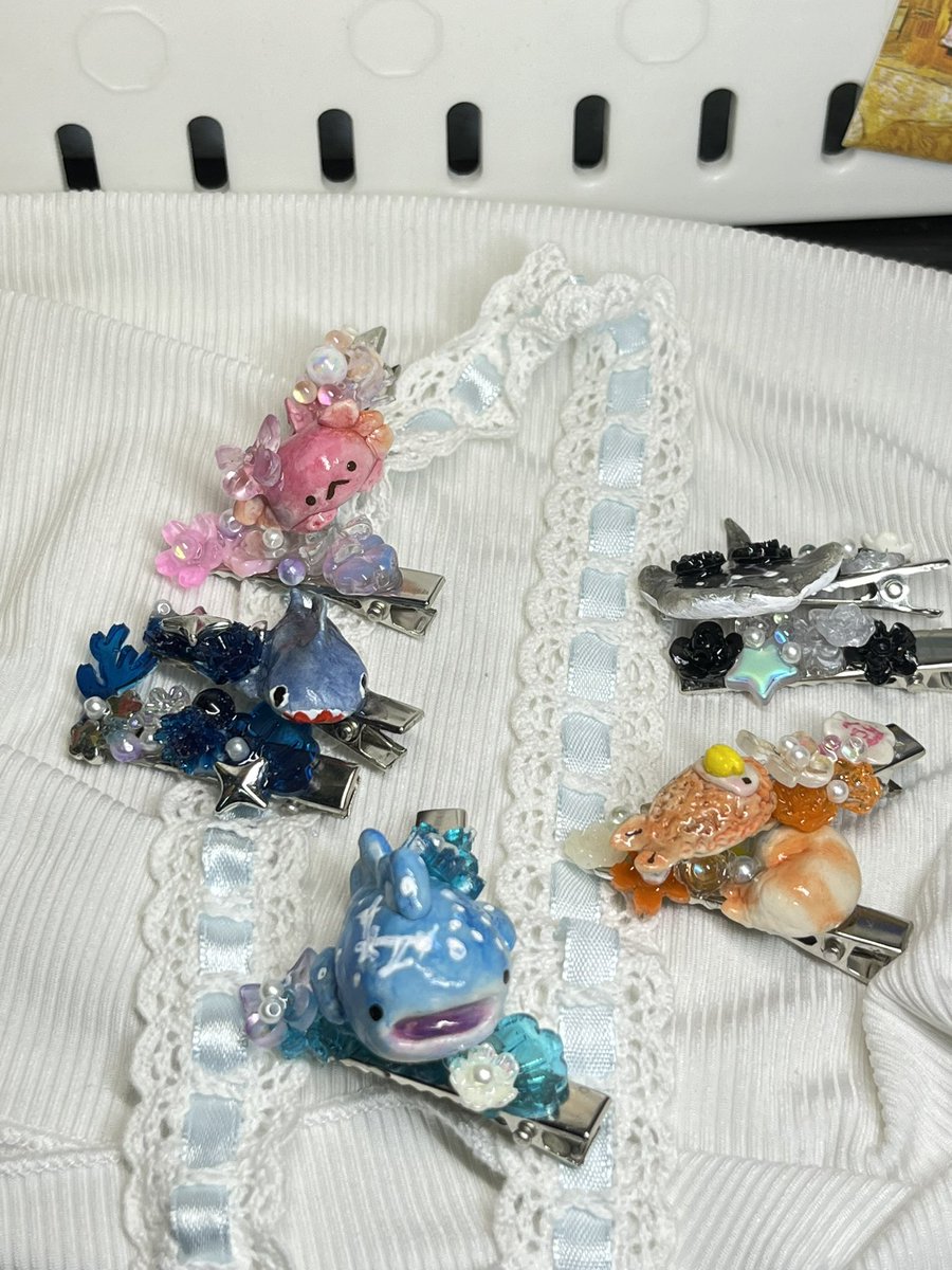 U_miUmii's tweet image. สวัสดีค่ะอูมิ หรือ ปูเป้นะคะ 🫧🪼
เป็นนักผลิตเเมงกะพรุนจากขวดน้ำรีไซเคิล
เเละผลิตสัตว์ทะเล 
ยินดีที่ได้รู้จักนะคะทุกคนเลยนะคะ 🩵