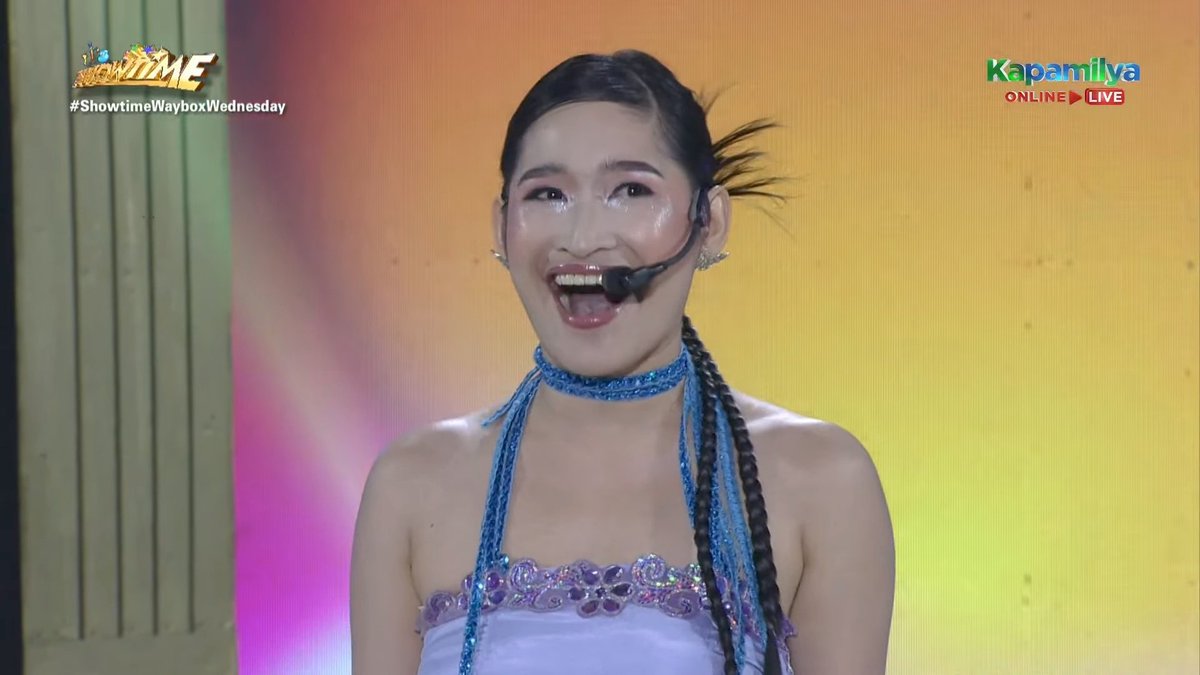 jmcarcoochie's tweet image. #KalokalikeFace4 Contestant#2: BINI JHOANNA

Opinion ko lang: Saks lang. Thank you sa effort! Pinanindigan ang pagiging... 🥭

#ShowtimeWayboxWednesday 
@itsShowtimeNa 💙💛🫶🏻🌈✨