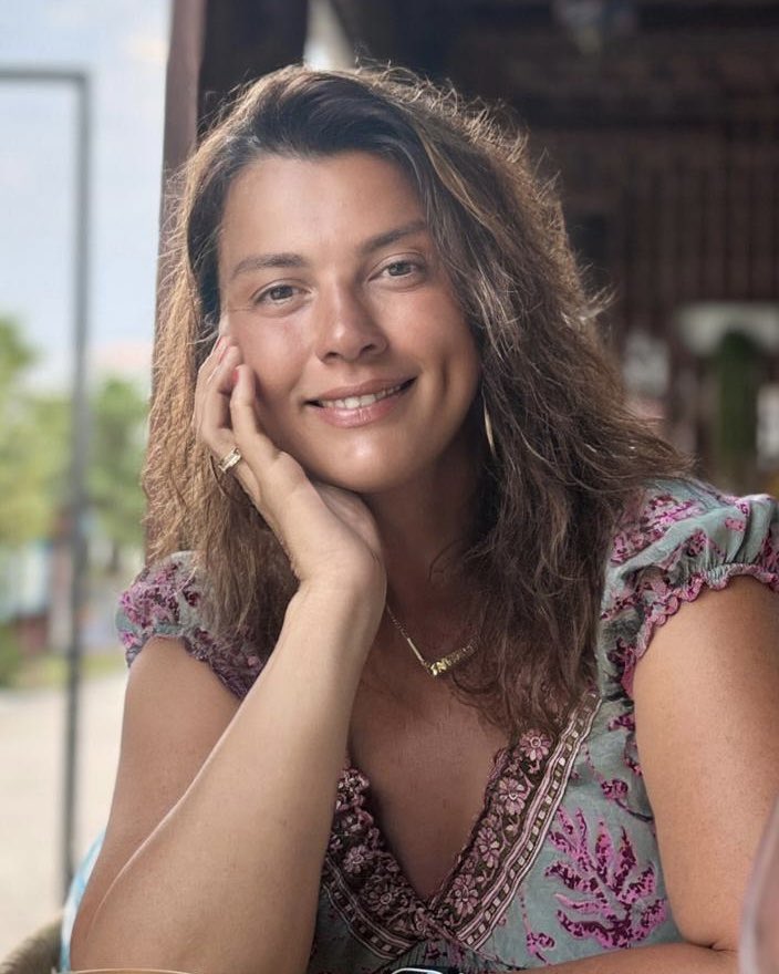 Sen ki özgürlük kadar güzelsin
Sevgi kadar özgür..
O güzel başını uzat göklere
Gül güneşlere gül..

••

Günaydın canlar 🌺