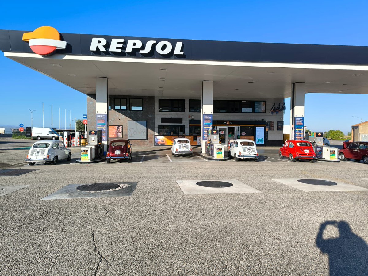 classicsmir's tweet photo. 🚗🚗🚗 Els Amics dels Clàssics de #MontcadaiReixac hem participat, per segon any consecutiu, a la ‘Sòria en 600’. 

➡️ Fantàstic cap de setmana i tornem amb el premi al club participant més nombrós. https://t.co/CGanWVBT5M
