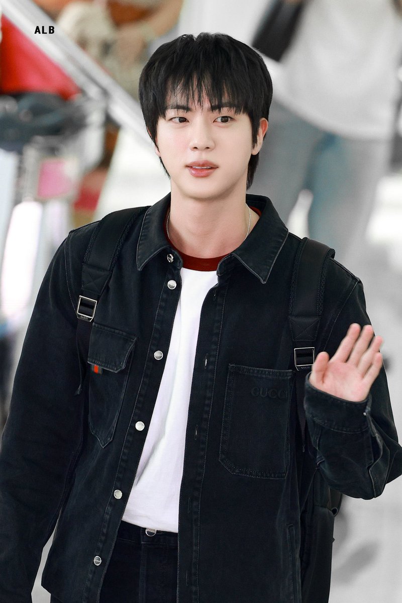 김석진 뭐 몇살때 존나예뻣는데 이런 추억팔이 소용없는이유