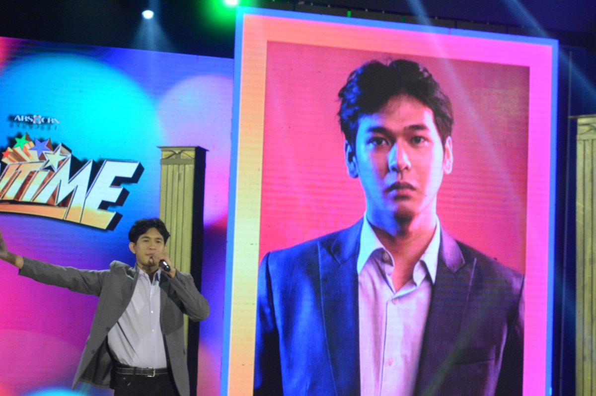 itsShowtimeNa's tweet image. #KalokalikeFace4 na! Ang ‘Hashtag WIlbert’ ng Morong, Rizal, FRANCO! Kaloka o Kalokalike? #ShowtimeWayboxWednesday

Watch us Live, Follow, and Subscribe here:
linktr.ee/itsshowtimena