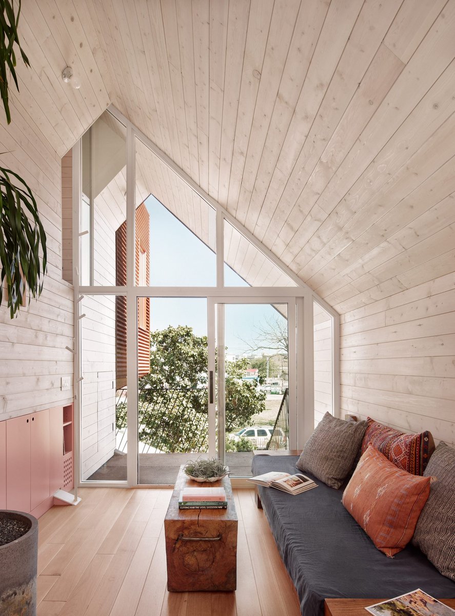 dezeen's tweet photo. Nicole Blair lifts Austin guesthouse above existing bungalow: https://t.co/hg5zCuaFXr https://t.co/vgZ6DTPTTd
