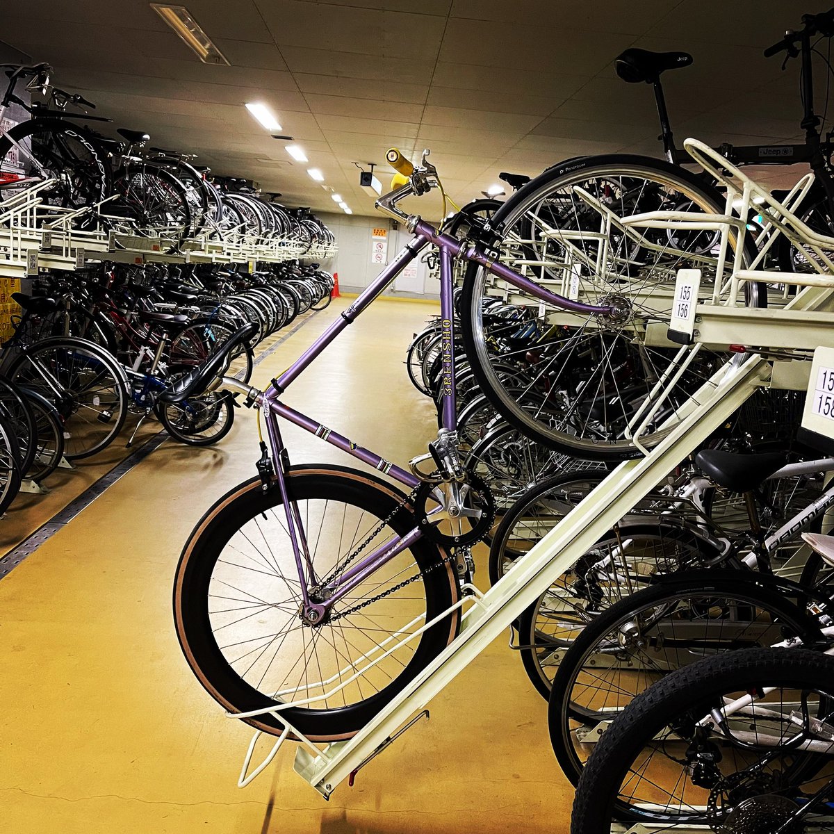 屋内駐輪場はなんか安心感あっていいですね

#3rensho #njs #fixedgear #cycling#自転車 #ピスト #札幌 #sapporo #サイクリング