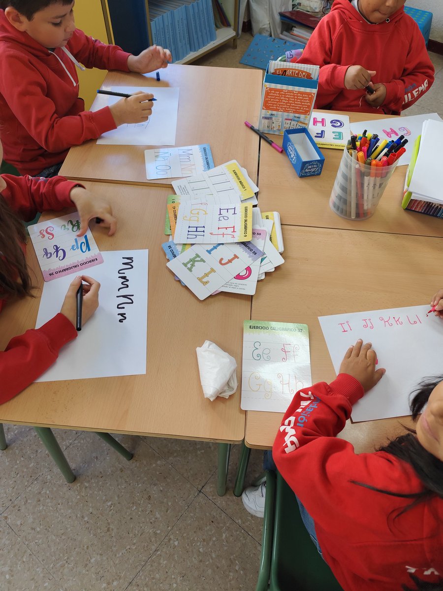carinavtwit's tweet photo. En 2° @TrilemaElPilar nos ponemos en marcha y con nuestras estaciones de aprendizaje repasamos contenidos , entrenamos memoria,atención y habilidades motrices #PiensaVital https://t.co/XwowhLTzGB