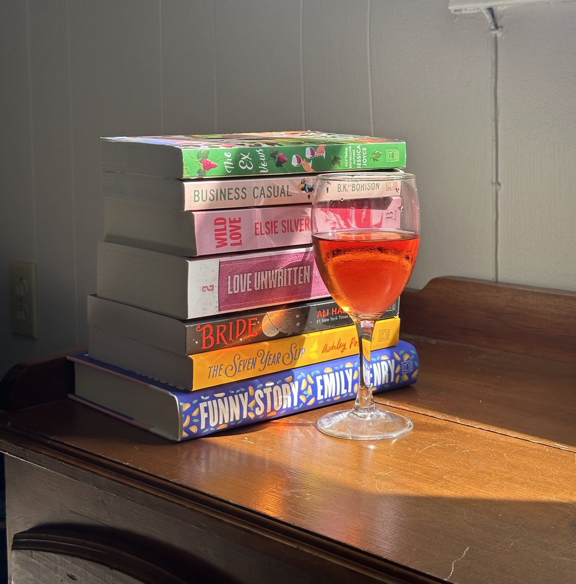 daisymmeadows's tweet image. BOOK GIVEAWAY!! 🤍💫🎀🧸📖

Hi loves it’s been a while so I think it’s time for another giveaway!!!

One lucky winner will get any book of their choosing off their wishlist. 

To enter ⇩
Like, retweet and follow me 

Winner will be chosen on October 2nd 🫶🏻