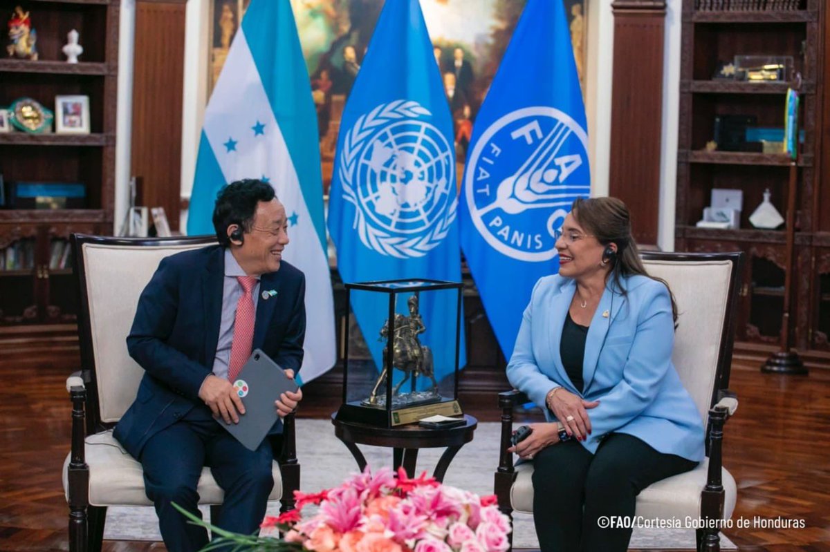 FAO Director-General QU Dongyu (@faodg) on Twitter photo Honoured to meet again with HE President <a href="/XiomaraCastroZ/">Xiomara Castro de Zelaya</a>. We spoke about progress made towards achieving #FoodSecurity in Honduras and <a href="/FAO/">Food and Agriculture Organization</a>’s commitment to continue supporting the country transform its agrifood systems, including through #HandInHand initiative. #SDGs #4Betters Honoured to meet again with HE President <a href="/XiomaraCastroZ/">Xiomara Castro de Zelaya</a>. We spoke about progress made towards achieving #FoodSecurity in Honduras and <a href="/FAO/">Food and Agriculture Organization</a>’s commitment to continue supporting the country transform its agrifood systems, including through #HandInHand initiative. #SDGs #4Betters