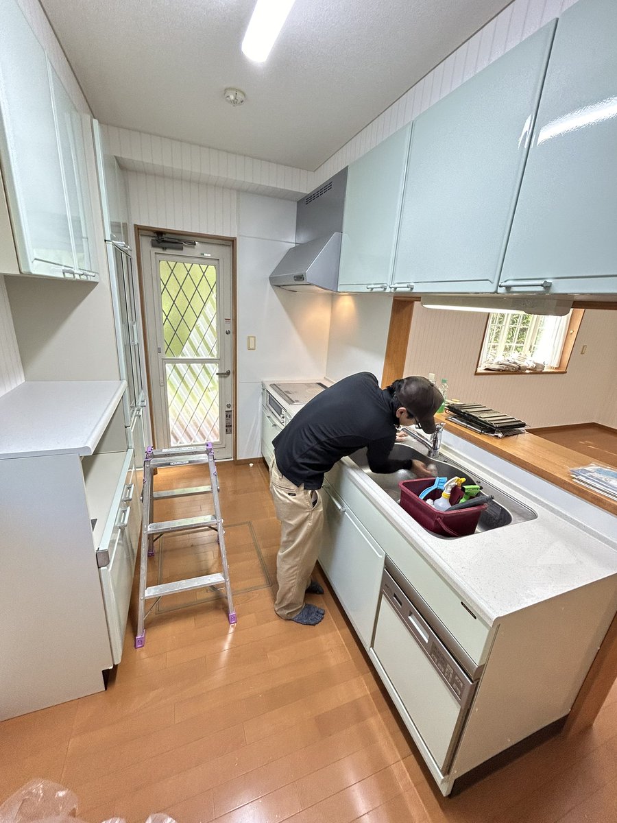 オーシャンヴューな戸建て物件を丸洗いしております✨

ガラスやキッチン、お風呂等の水回り、バラせる所は普段通りバラして洗い上げ💪

壁紙や天井も拭き上げて、全てにおいて手を入れます🙇‍♂️

お見積もりやお問合せはお気軽にご連絡下さい♪

kochi-clean.com

#高知美装