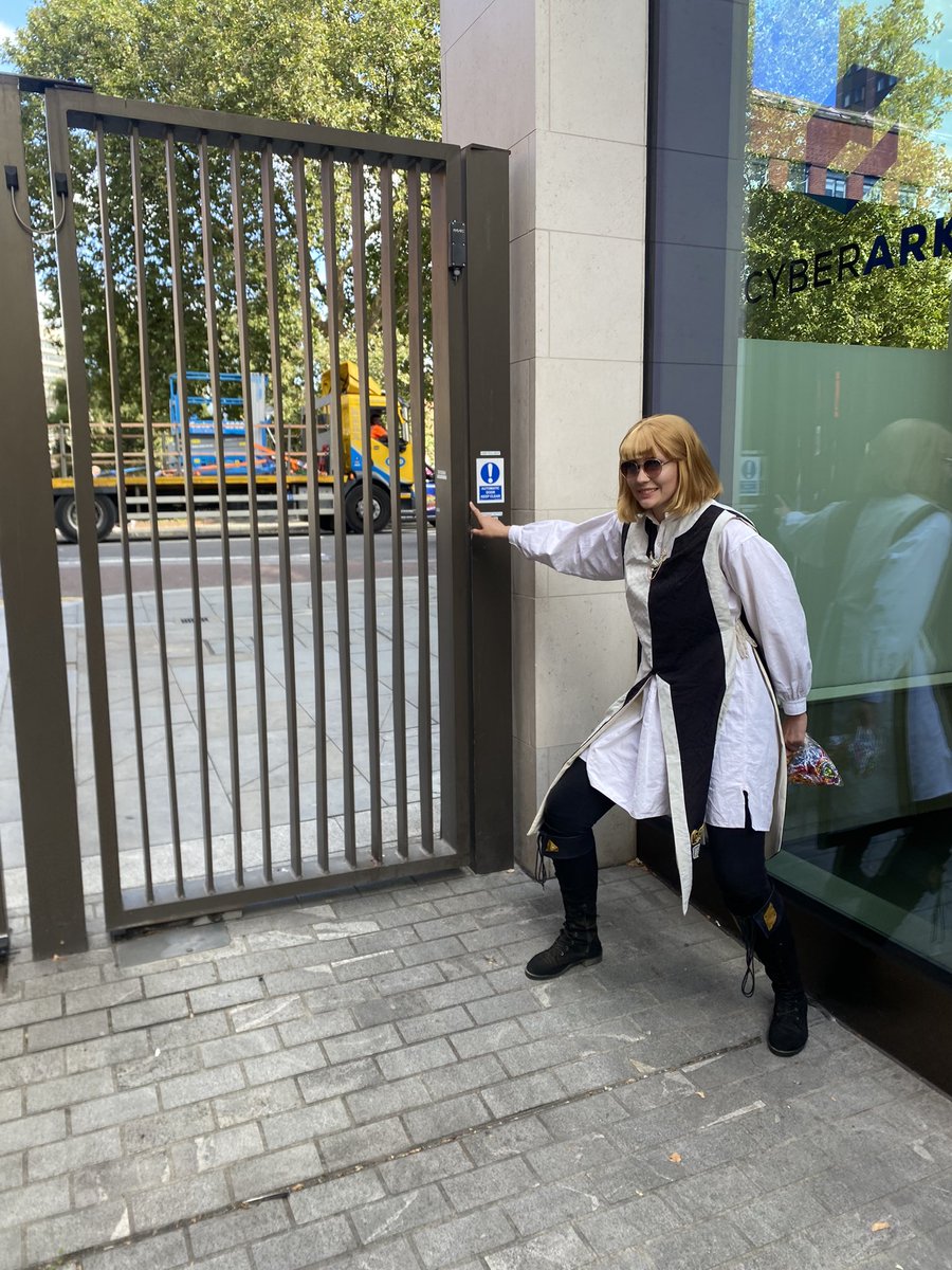 lalionnecosplay's tweet photo. This mini trip to see @HighRollersDnD was exactly what I needed after losing Rocket last week. It felt so good to laugh again and meet so many amazing fans of this silly, wonderful TTRPG AP. Merci mille fois, mes amis. 💕 #hrlive https://t.co/B7wko5ypHN