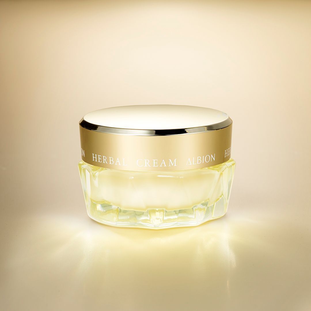 10/18 発売！新商品速報／ 長時間しっとり、肌あれに先まわり。 輝く