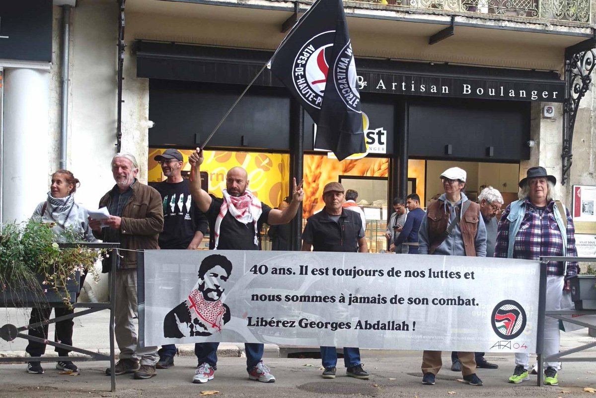 A l'occasion d'un rassemblement pour la Palestine à Manosque ce 17 septembre, plusieurs personnes ont réaffirmé leur soutien à Georges Abdallah dans le cadre du mois international d'actions pour la libération du plus ancien prisonnier politique d'Europe.

#FreeGeorgesAbdallah