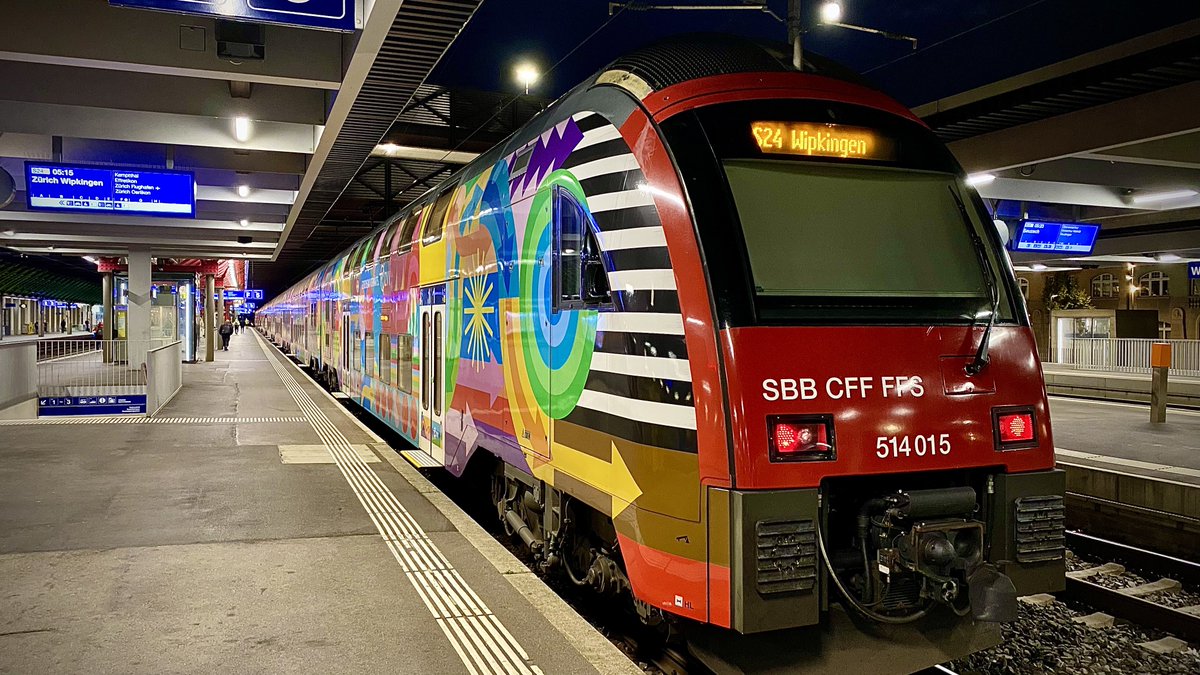 Der <a href="/zvv/">ZVV</a> Zug heute auf der S24 unterwegs. Bringt als einer der ersten Züge heute Morgen die Pendler und Reisenden ab Winterthur nach #ZürichFlughafen.

#ÖVLive #sbbcffffs #SBBConnect #Pendlerleben