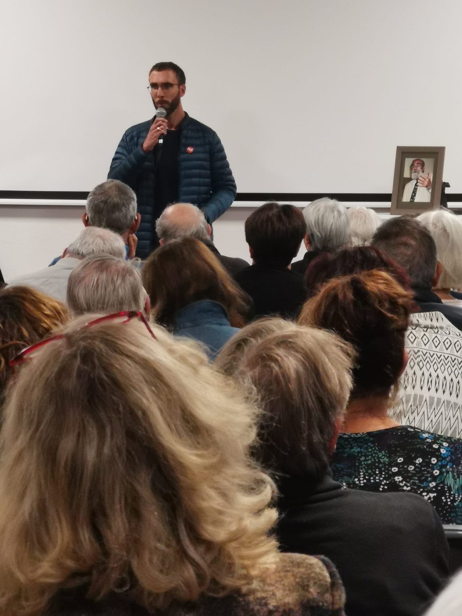 Ce soir nous étions nombreux  à rendre hommage à Louis Lévêque. Militant-élu de 1995 à 2014, adhérent de @pcf durant 45 ans, Louis avait à cœur de changer la société, pour changer le quotidien. A #Lyon l'engagement pour le logement social a eu un visage le sien. <a href="/AugustinPesche/">Augustin Pesche</a>.