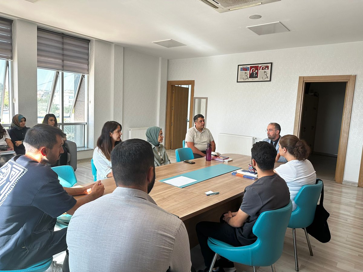 Büyükşahinbey Çok Programlı Anadolu Lİsesi Öğretmenler Odası Buluşmamız 
Öğretmenlerimizle Türkiye Yüzyılı Maarif Modelini konuştuk
#türkiyeyüzyılımaarifmodeli
<a href="/Gaziantep_MEM/">Gaziantep İl Millî Eğitim Müdürlüğü</a>
<a href="/burhan_yuksel23/">Burhan Yüksel</a>