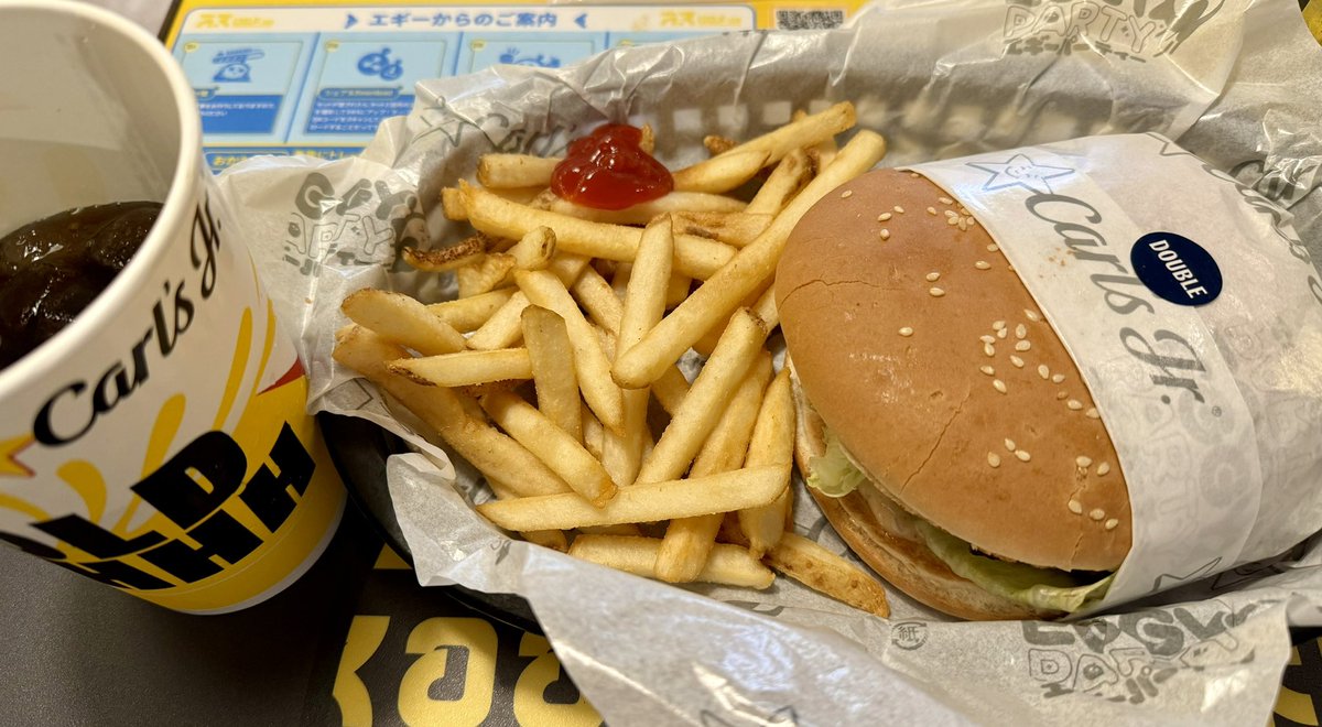 pot_tige's tweet photo. 秋葉原へ行ったので、カールスジュニアへ
美味しかった！
#carls jr. #ハンバーガー https://t.co/BQSgkItWwF
