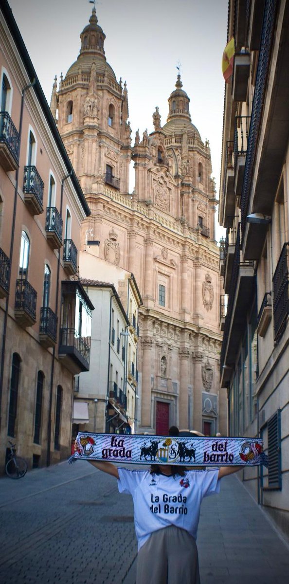 GradaDelBarrio's tweet photo. Desde Garrido a San José
de Pizarrales hasta el Zurguén.
Voy de Tejares al barrio Vidal, del alto del Rollo a la Universidad.🤍🖤🏁
In Memoriam X La Grada Del Barrio
#ClassicRetro
@UnionistasCF
@TuOtraBonita https://t.co/KwUNEBxifp