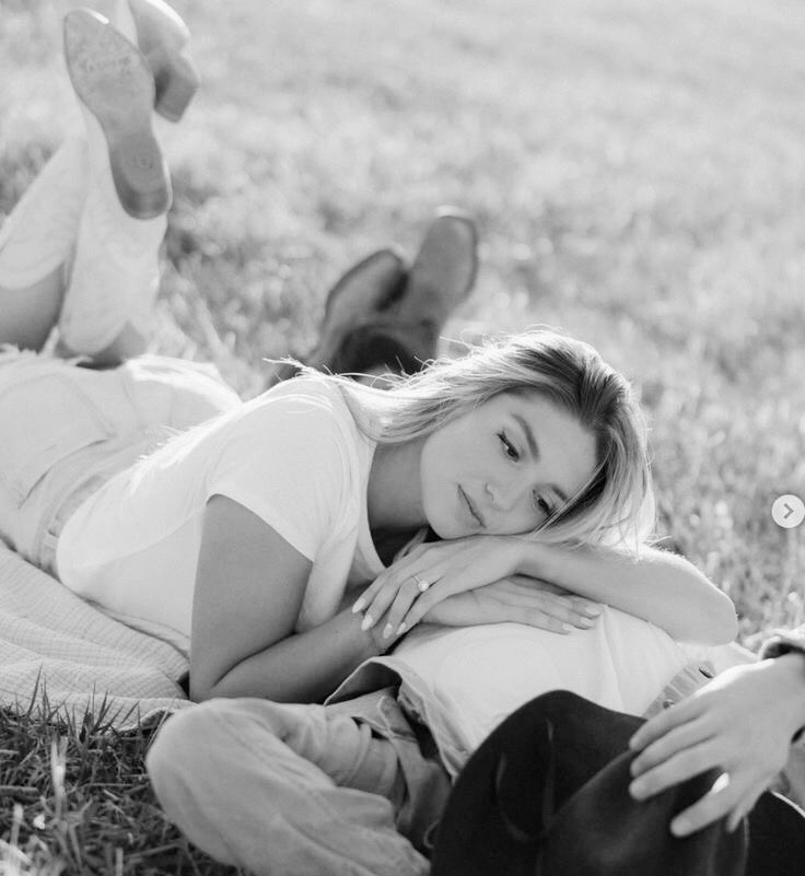 “Mi piacciono quelle persone che non hanno paura di mostrare i propri sentimenti…
Servono 
#aMantenere quel poco di equilibrio mentale che ci manca.. “ 
#UntemaAlGiorno
#BuongiornoATutti

Buongiorno anime 💋🤗🤍