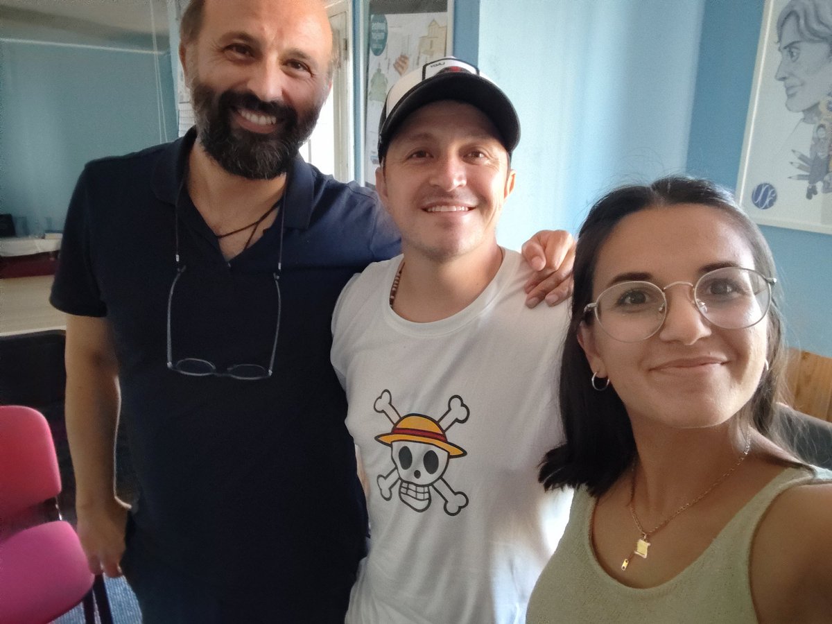Recibimos la visita de una persona que pasó por el hogar en el curso pasado con su familia.Quiere ser voluntario y ayudarnos en la labor de acogida a las nuevas personas migrantes que nos necesiten.El bien siempre se multiplica y construye futuro. Un nosotros cada vez más grande.