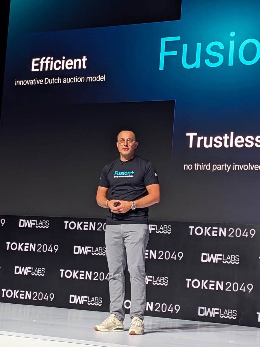 tokencom_'s tweet image. Amazing to see @1inch co-founder @Deacix live on stage, breaking down cross-chain swaps! 🔥🙌 

#Token2049  #Token2049Week #TokenSquared