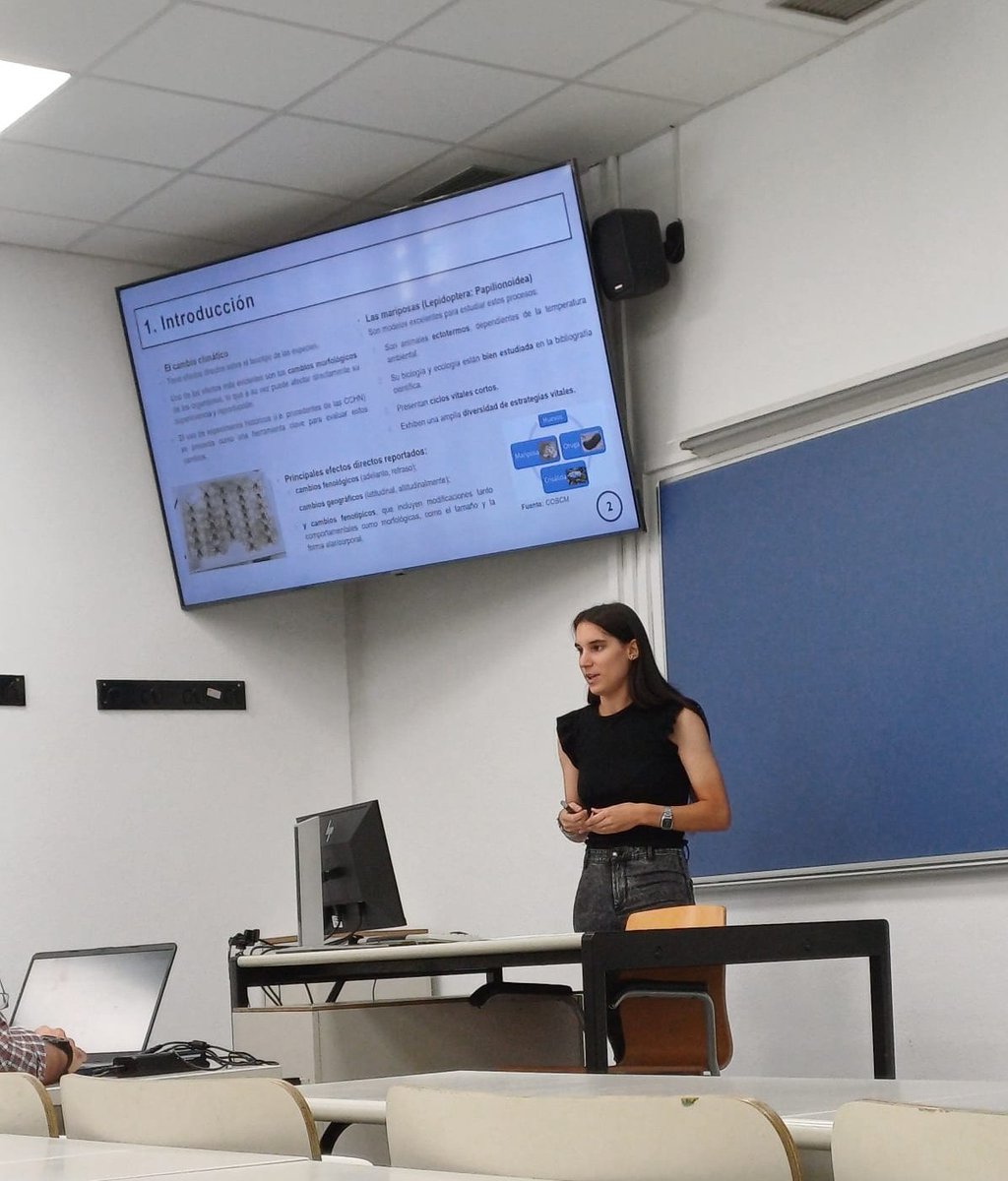 adsalbert07's tweet photo. Congratulations to Alicia Carbonero for successfully defending her master's thesis! After a lot of hard work and ca. 1900 specimens #digitised 📸, the job is done!
🎓📝🎉

Temporal morphological change in the #Apollo butterfly using #museum 🏛️ specimens! @RobWilsonMNCN 🏔️🦋📉 https://t.co/WapAUgMzKB