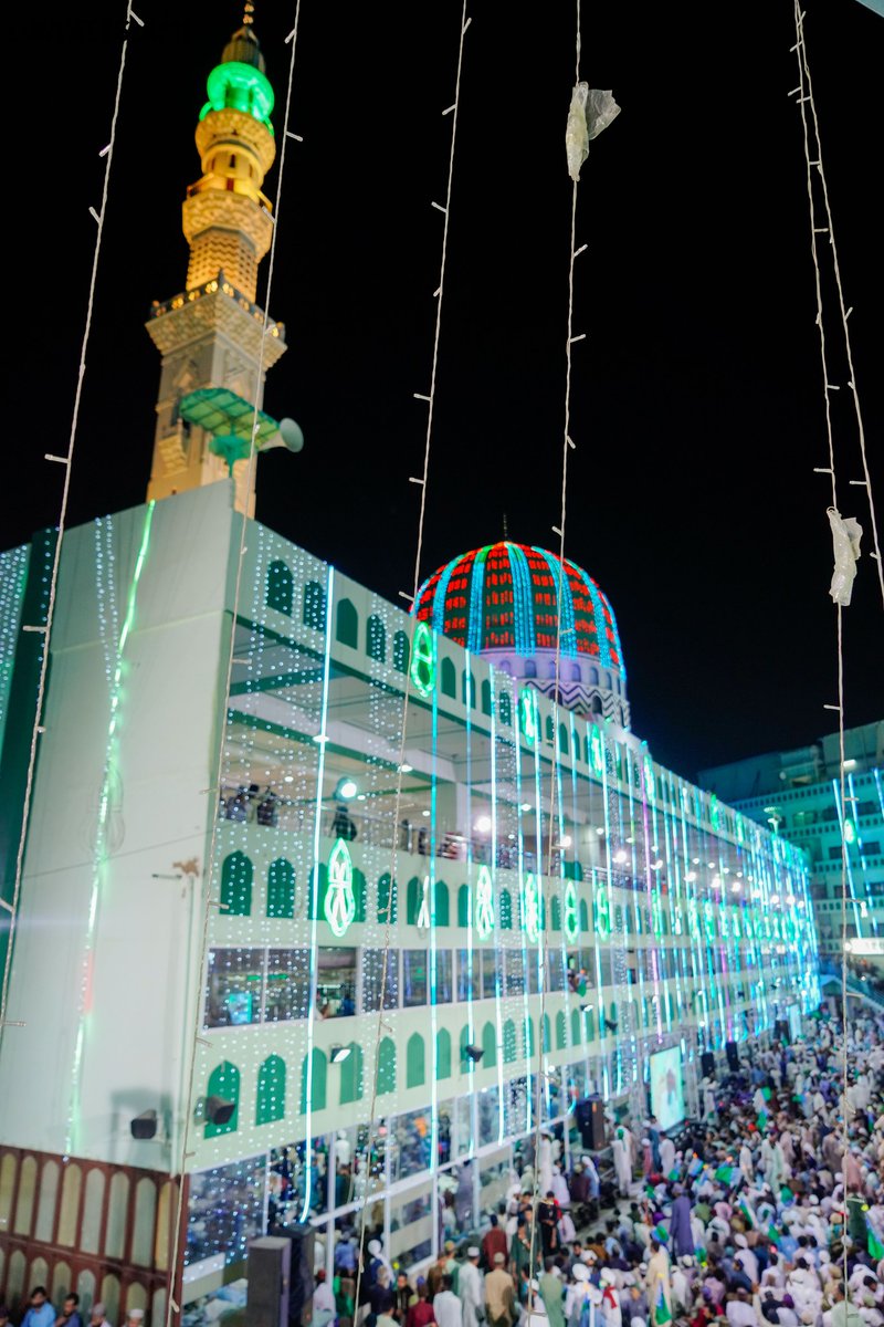 ہزاروں عاشقانِ رسول صبحِ بہاراں کے پر کیف لمحات سے فیضیاب ہوئے
فیضان مدینہ کراچی
"صبح بہاراں" وہ مبارک لمحات جس میں حضورﷺ اس دنیا میں تشریف لائے
#MiladUnNabiﷺ
#MaulanaIlyasQadri