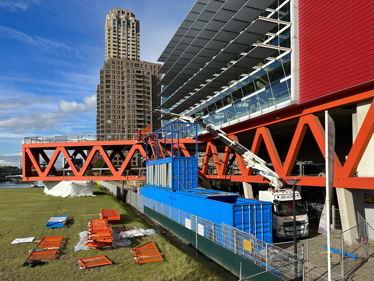 De bouw van de Containertrap op de Rijnhavenkade is gestart. De constructie is gereed. De volgende stappen, die deze culturele hotspot compleet te maken, worden nu gezet. De Containertrap wordt eind oktober officieel geopend. Meer informatie: luxortheater.nl/containertrap