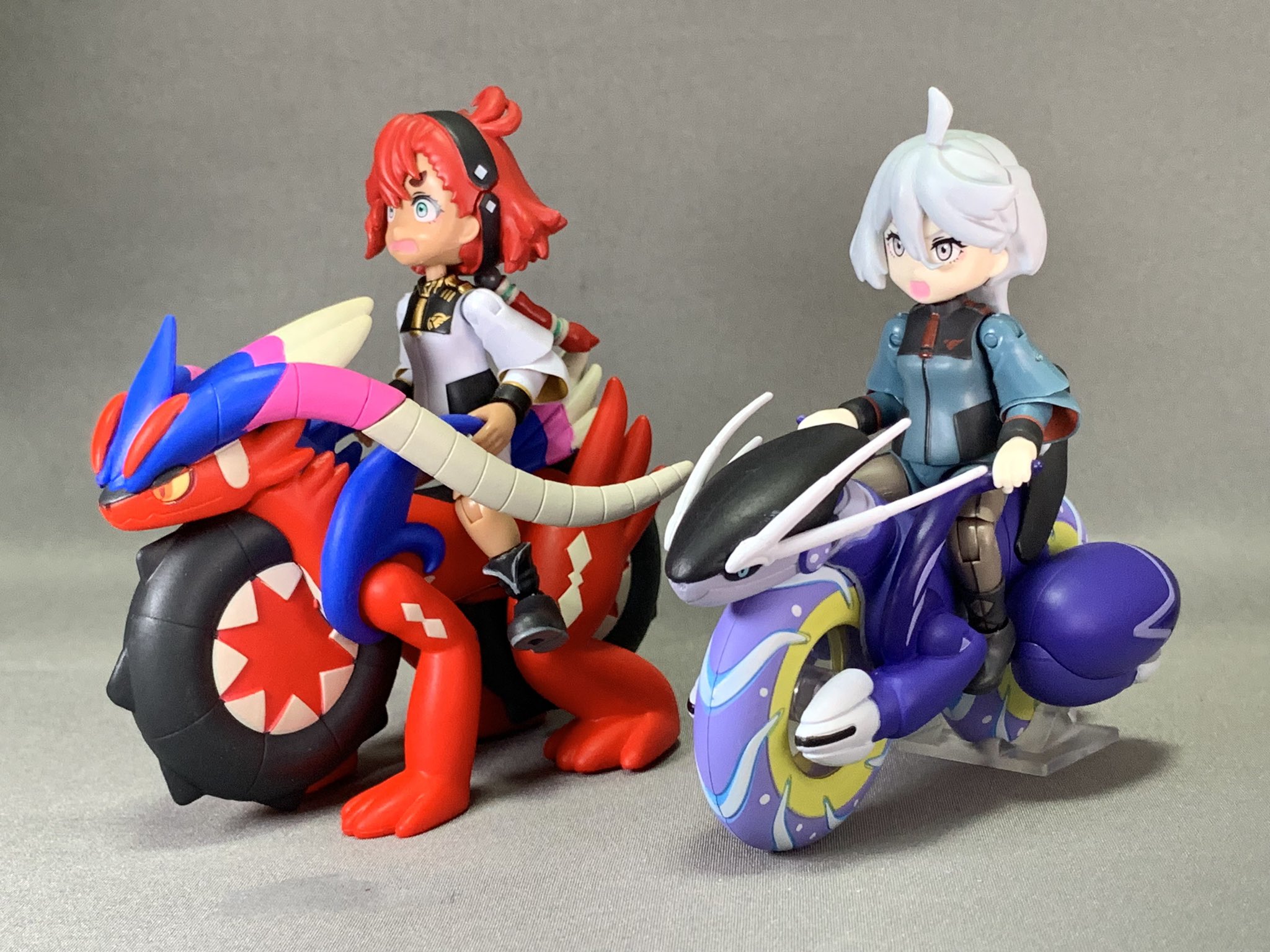 組立可動！コライドン・ミライドン　ガチャガチャ　色違いリペイント 組立可動！コライドン・ミライドン ガチャガチャ 色違い