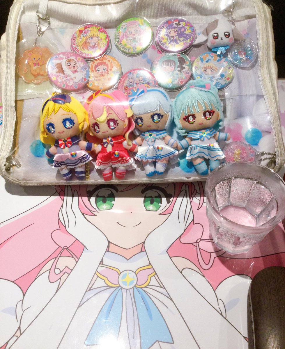 虹ヶ丘ましろ 「おひとりさまカフェで前期コースター特典に滑り込むワン! 」|フィグ 🎀🎀🎀🦭🐲🍥　気力充電中のイラスト