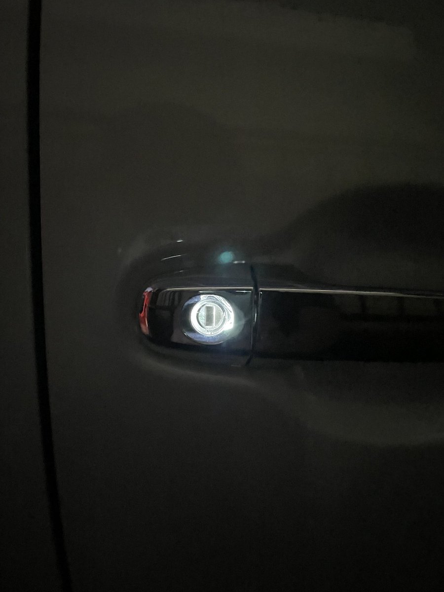BRECE2006's tweet photo. 開発完了
W-LED-イルミネーション Key
ドアハンドルカバーに二つの機能を内蔵
イルミネーションON
Key部点灯
ルームランプ連動(スマートキーを持って近づくと点灯)、
足元灯部点灯
近日発売予定
#カー用品 #voxyparts #alphard #voxy80 #新商品 #ヴォクシー #ノア #アルファード #ヴェルファイア https://t.co/QnxGJ7k5Kw