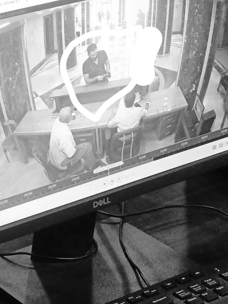Xandoo9's tweet photo. الحرامي بيقول  حسابي. والناس عارفاني، بتنكر نفسك ليه، اسمه يا جماعه احمد مش ادم ونصاب وعليه حكم غيابي، وهنزل صوره الحكم، وده وهو عندنا كان بياخد الفلوس من المحل، وهات واحد بس يعرفك من مصر، ولا أكد اسمك من البطاقه الشخصيه. https://t.co/7W18M8Hq5d